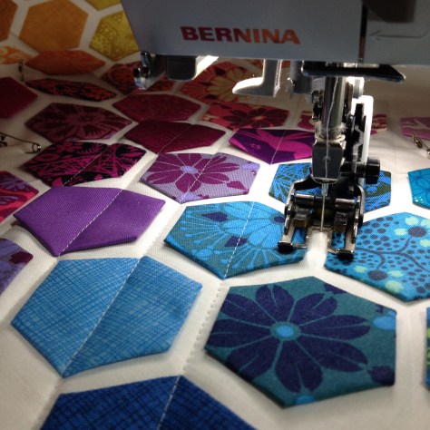 http://modernhandcraft.com/2013/11/hexagon-mini-quilt-tutorial/